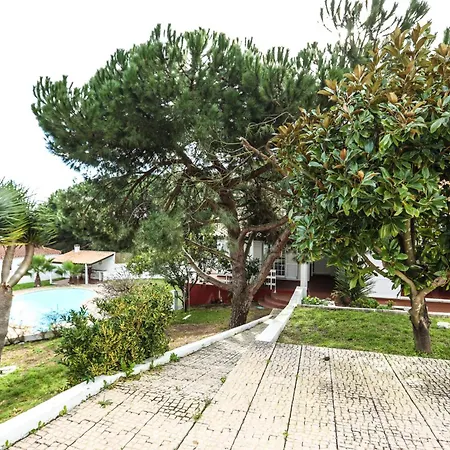 Cuca By Refugio Villa