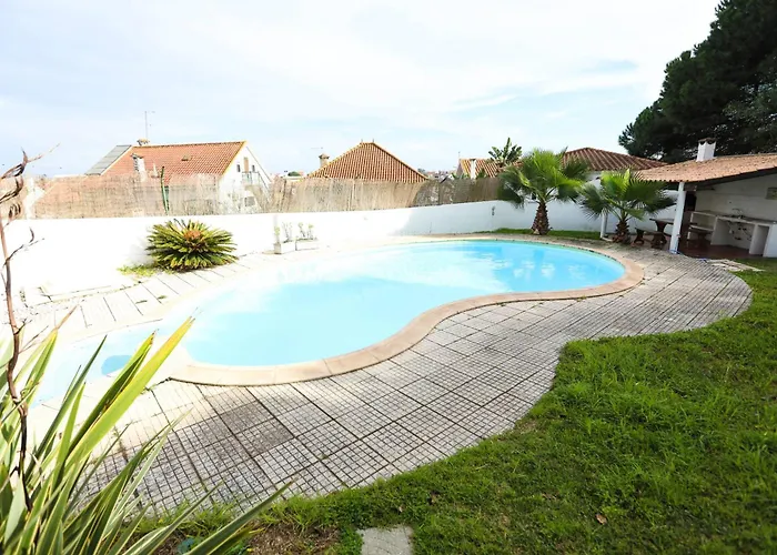 Cuca By Refugio Villa